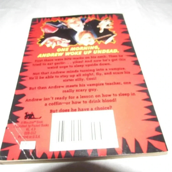 R.L. Stine Ghosts of Fear Street Series: HOW TO BE A VAMPIRE (#13) - Picture 2 of 4